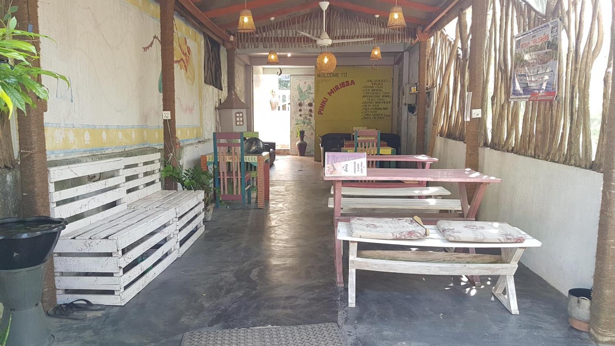 Pinki Nest Hotel Mirissa Luaran gambar